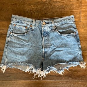 Levi cutoff demim shorts